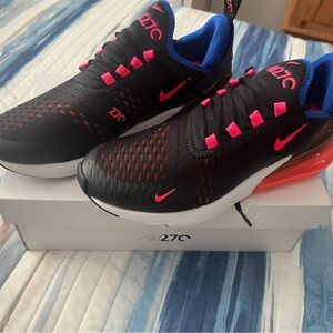Woman’s size 9 Nike Air Max 270. NEW!